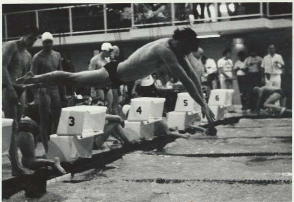 Brian Reynolds Relay start SSU 1978-80 (002)-small.jpg